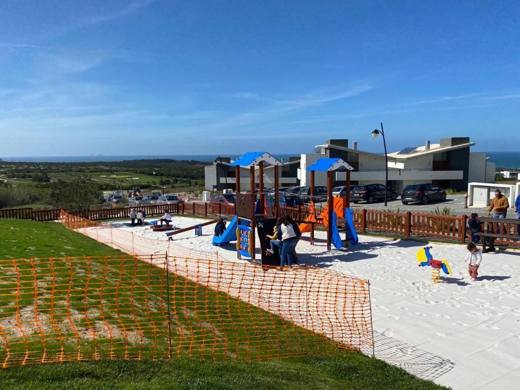 Royal Obidos Scenic Resort Praia del Rei Eksteriør bilde Playground in the village
