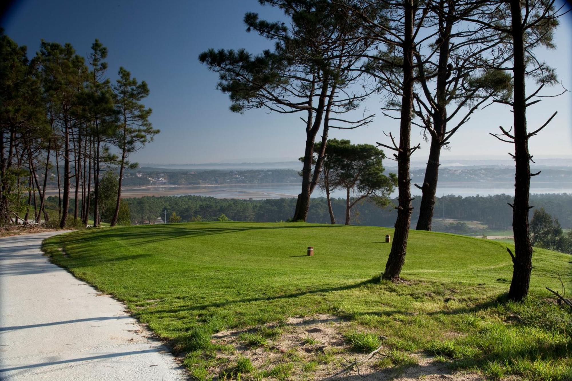 Royal Obidos Scenic Resort Praia del Rei Eksteriør bilde The view from the top of the hill