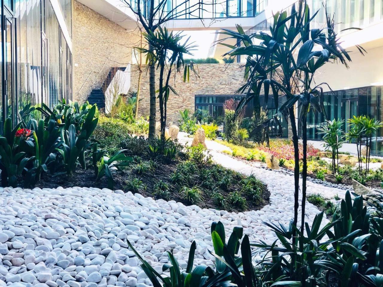 Royal Obidos Scenic Resort Praia del Rei Eksteriør bilde The courtyard of the hospital